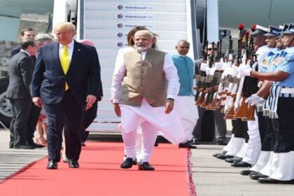 साबरमती के मोटेरा स्टेडियम पहुंचे मोदी-ट्रंप, थोड़ी देर में 1 लाख लोगों को करेंगे संबोधित