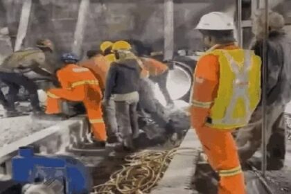 Uttarkashi Tunnel Rescue: उत्तरकाशी टनल से मजदूरों को निकालने का काम शुरू, बाहर लाया पहला मजदूर