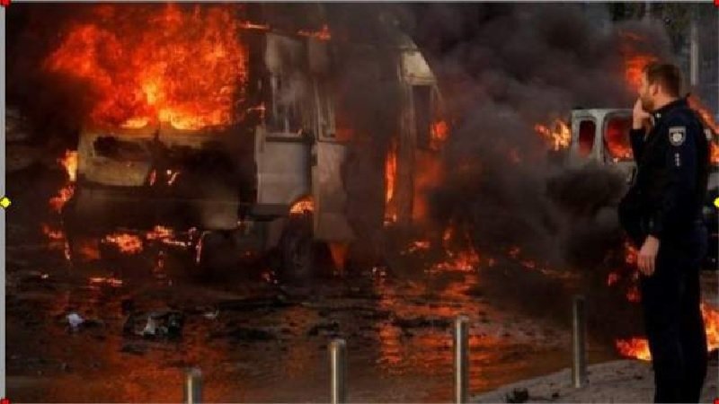 Russia-Ukraine War: रूस ने यूक्रेन पर दागी 75 मिसाइलें, 8 लोगों की मौत 24 घायल