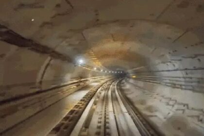 Underwater Metro: पीएम मोदी ने भारत की पहली अंडरवाटर मेट्रो का किया उद्घाटन