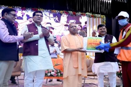 UP News: सफाई मित्रों को सम्मानजनक मानदेय के लिए गठित होगा बोर्ड- सीएम योगी