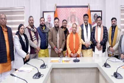 UP News: जनप्रतिनिधियों के साथ मुख्यमंत्री ने की चित्रकूट धाम मंडल के विकास कार्यों की समीक्षा