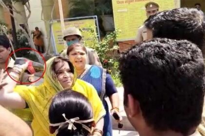 RSS के जिला प्रचारक की पुलिस ने की पिटाई, गुस्साई BJP नेत्री ने SHO को चप्पल से पीटा