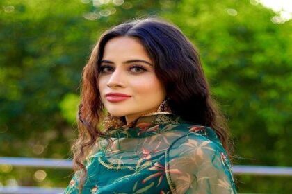 Urfi Javed Video: स्वतंत्रता दिवस के मौके पर उर्फी जावेद ने पहना ग्रीन रंग का सूट, जाने क्या है Elvish Yadav का इस सूट से कनेक्शन