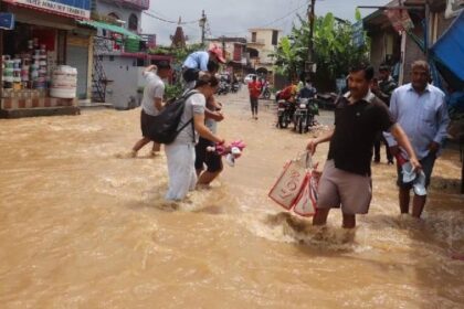 Uttarakhand News: उत्तराखंड में लगातार बारिश जारी, ऋषिकेश में चेतावनी रेखा के करीब पहुंची गंगा, कई ट्रेन हुई रद्द, अलर्ट जारी