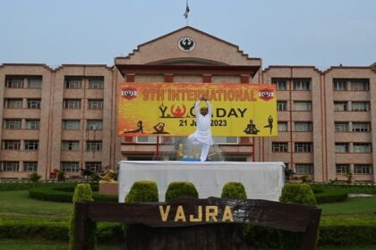 International Yoga Day: Vajra Corps द्वारा मनाया गया 9वां अंतर्राष्ट्रीय योग दिवस