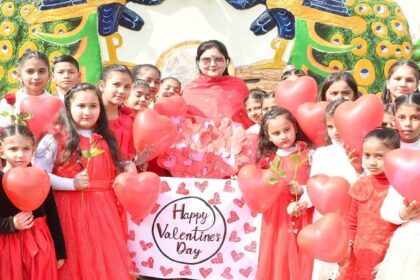 St Soldier News: सेंट सोल्जर ग्रुप ऑफ इंस्टीटूशन्स के मुख्य कार्यालय में "वैलेंटाइन डे" को स्कूल छात्रों के साथ मनाया