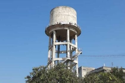 जालंधर: पानी की टंकी पर चढ़ गए बेरोजगार अध्यापक, शिक्षा मंत्री के खिलाफ प्रदर्शन, भारी हंगामा