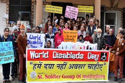 St Soldier News: सेंट सोल्जर के छात्रों ने अपहाज आश्रम के बच्चों और बुजुर्गों के साथ बिताया समय