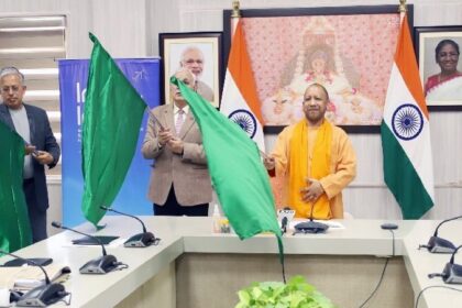 Yogi Adityanath: अयोध्या-अहमदाबाद के बीच शुरू हुई इंडिगो की हवाई सेवा, सीएम ने दिखाई हरी झंडी