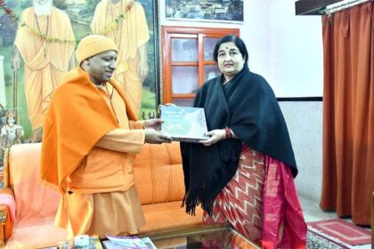 देश में उत्तर प्रदेश और सूबे में गोरखपुर को श्रेष्ठम टीम भावना से बनाएं मिसाल : मुख्यमंत्री