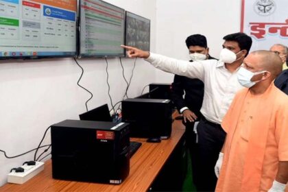 मुख्यमंत्री योगी पहुंचे झांसी, निरीक्षण में दिखे संतुष्ट, कहा - यूपी कोरोना के खिलाफ मजबूती से लड़ रहा लड़ाई