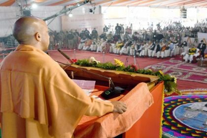 स्वदेशी, स्वावलंबन और स्वच्छता का भाव लाना शहीदों के प्रति सच्ची श्रद्धांजलि : योगी