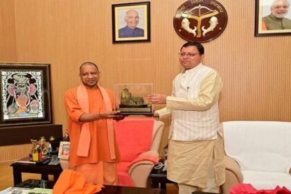 योगी आदित्यनाथ से मिले उत्तराखंड के CM, वर्षों से चला आ रहा बड़ा विवाद सुलझा