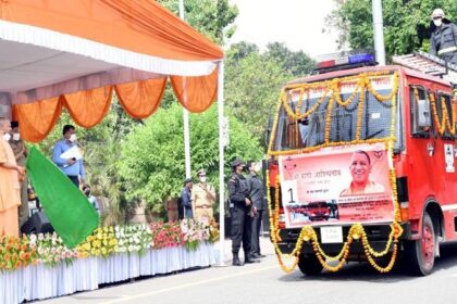 दमकल की गाड़ियों से गांवों और शहरों को सैनिटाइजेशन कर विषाणु मुक्त किया जाएगा : योगी