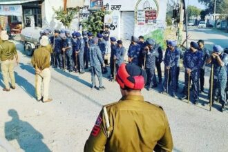 Punjab News: जीरा शराब फैक्ट्री के बाहर धरना, भारी संख्या में पुलिस तैनात