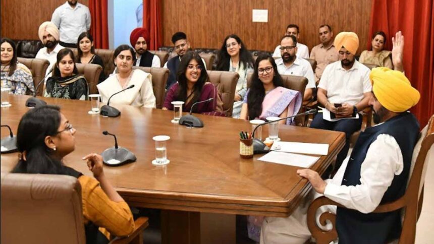 मुख्यमंत्री भगवंत मान ने नव-चयनित UPSC अफसरों को दी बधाई, पंजाब की समृद्ध संस्कृति और विरासत के दूत बनने के लिए किया प्रेरित