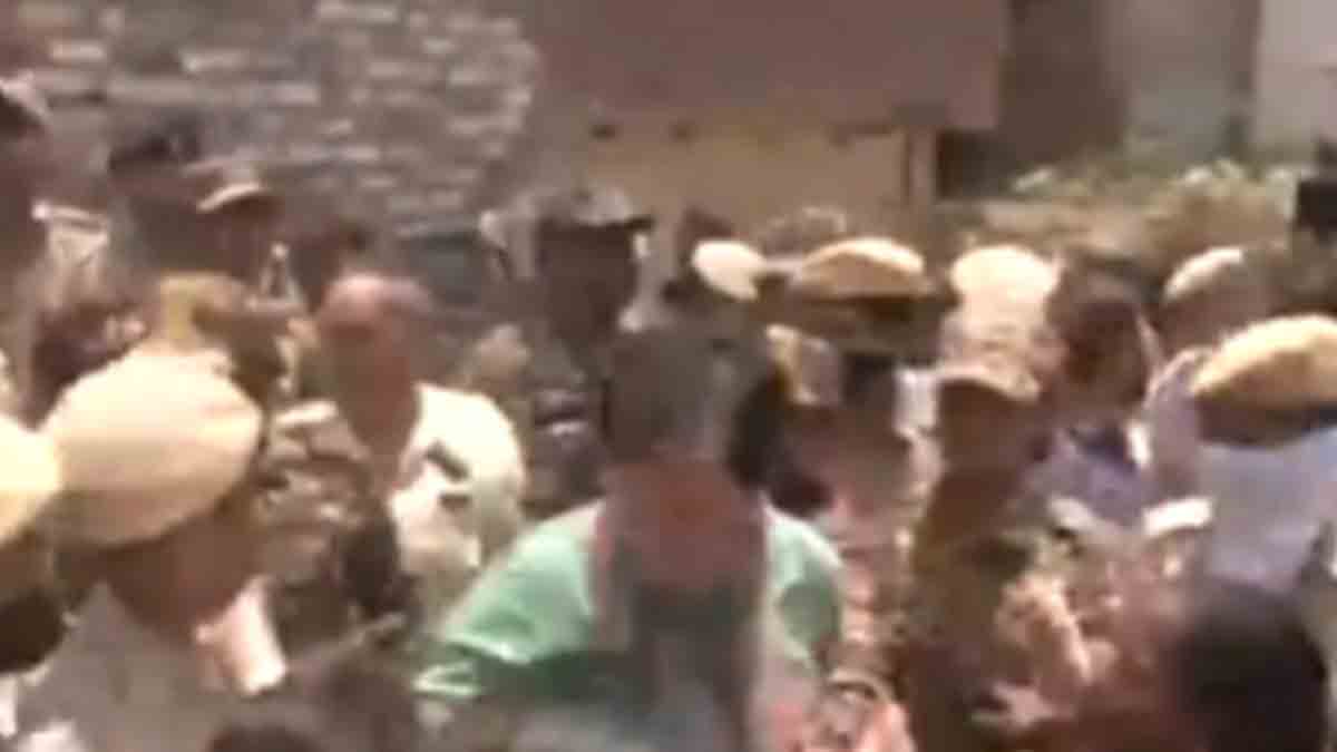 Atishi Marlena: पूर्व मुख्यमंत्री को पुलिस ने किया गिरफ्तार, जमकर हंगामा, देखें VIDEO