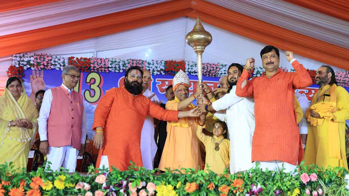 मुख्यमंत्री योगी ने सरयू जयंती महोत्सव का किया शुभारंभ, कहा - जिले की एक नदी को पुनर्जीवित करें DM