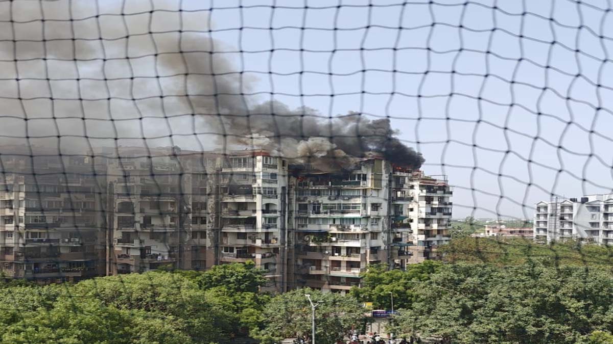 Fire In Building: बिल्डिंग में लगी भयानक आग, 7वीं मंजिल से कूदे लोग; हालत गंभीर