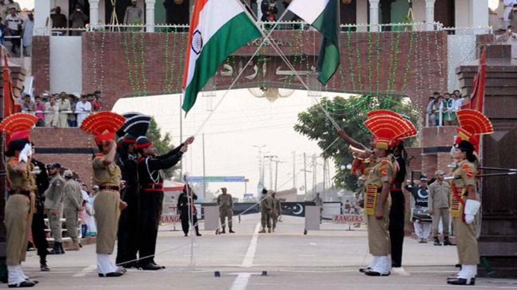 Punjab News: अटारी बॉर्डर पर रिट्रीट सेरेमनी के समय में बदलाव, शाम 6 बजे होगी शुरु