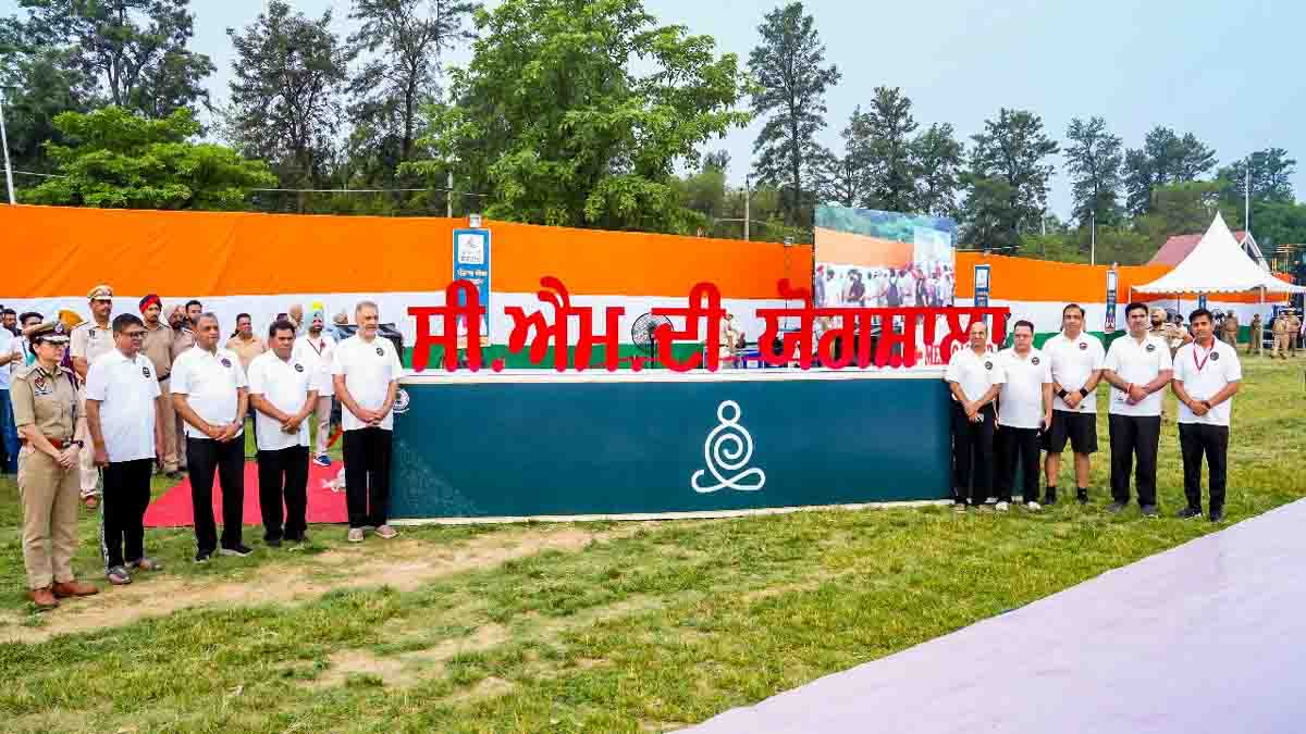 Jalandhar News: योगमय हुआ जालंधर, 21000 से अधिक रिकॉर्ड संख्या में लोग हुए इकठ्ठे