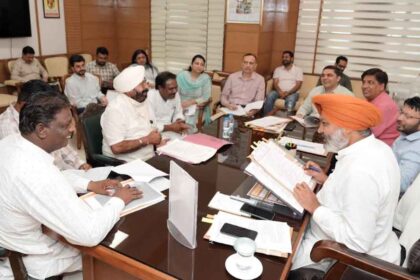 Cabinet sub-committee holds meeting with employee unions of municipal corporations