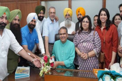 Sanjiv Arora takes charge as Minister of Industry & Commerce