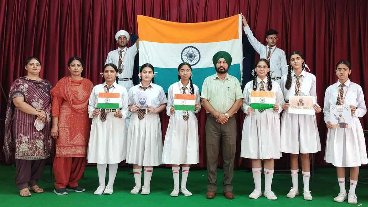 Students of St. Soldier Group paid tribute to Shaheed Udham Singh Ji