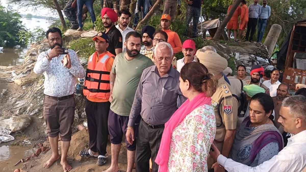 Barinder Goyal slammed the Centre and neighbouring states