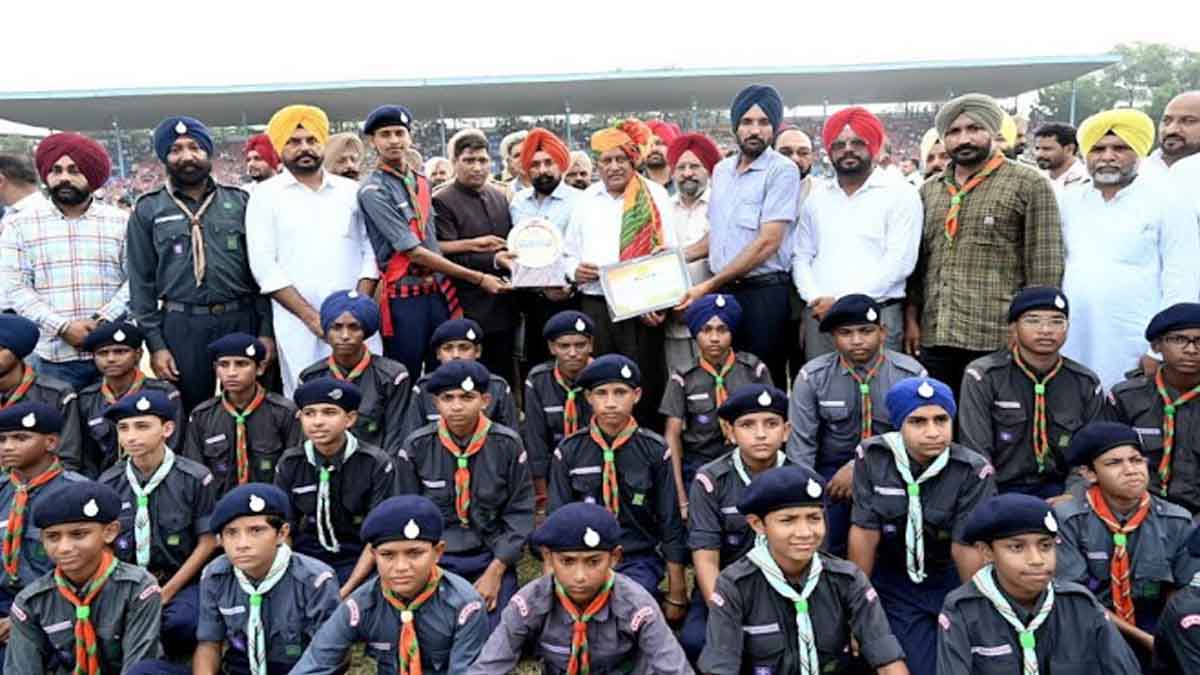 Barinder Kumar Goyal hoisted the national flag