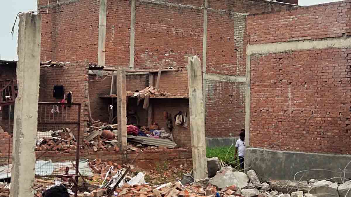 Blast in Firecracker Factory Lucknow News Update