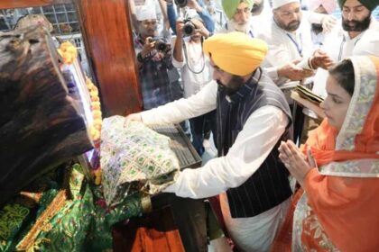 CM paid obeisance at Tilla Baba Sheikh Farid
