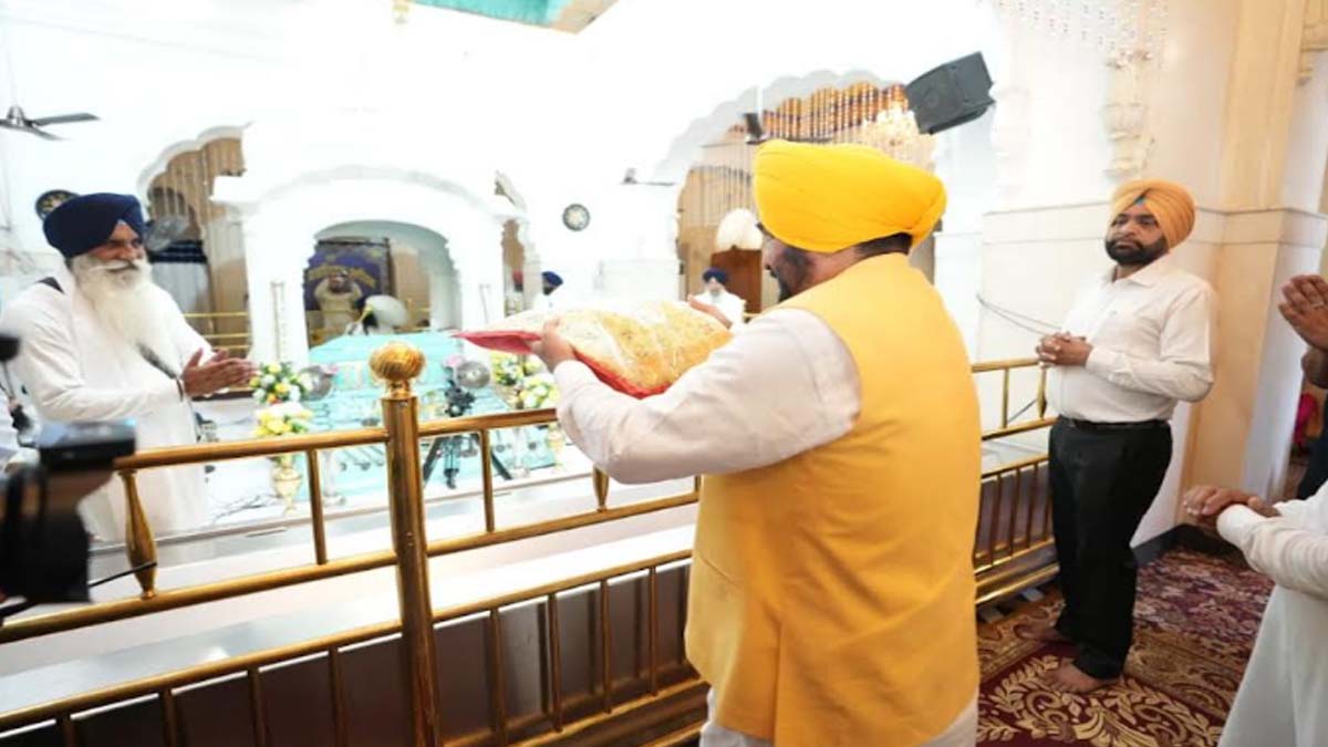 CM flagged off train carrying first delegation of women Sarpanches and Panches