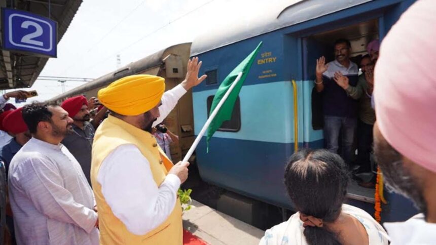 CM flagged off train carrying first delegation of women Sarpanches and Panches