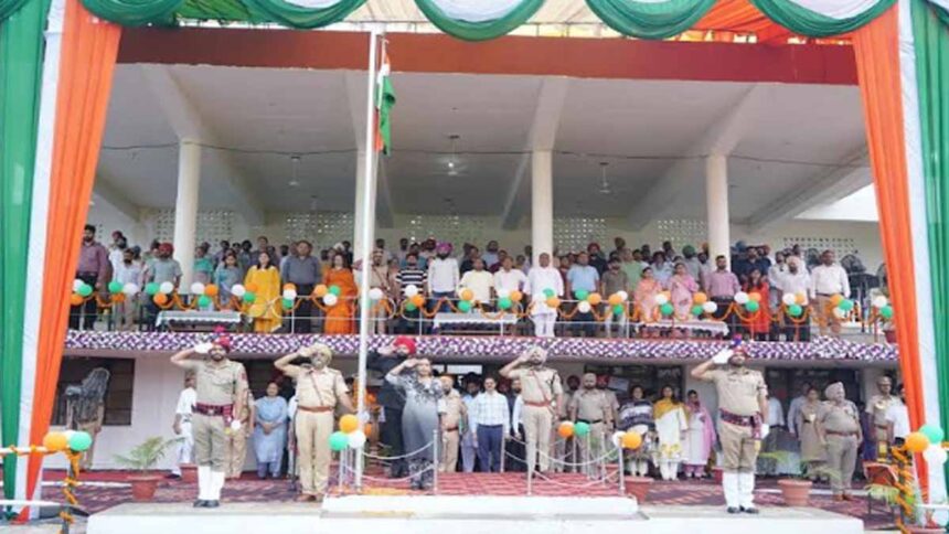 Dr. Baljit Kaur hoisted the Flag