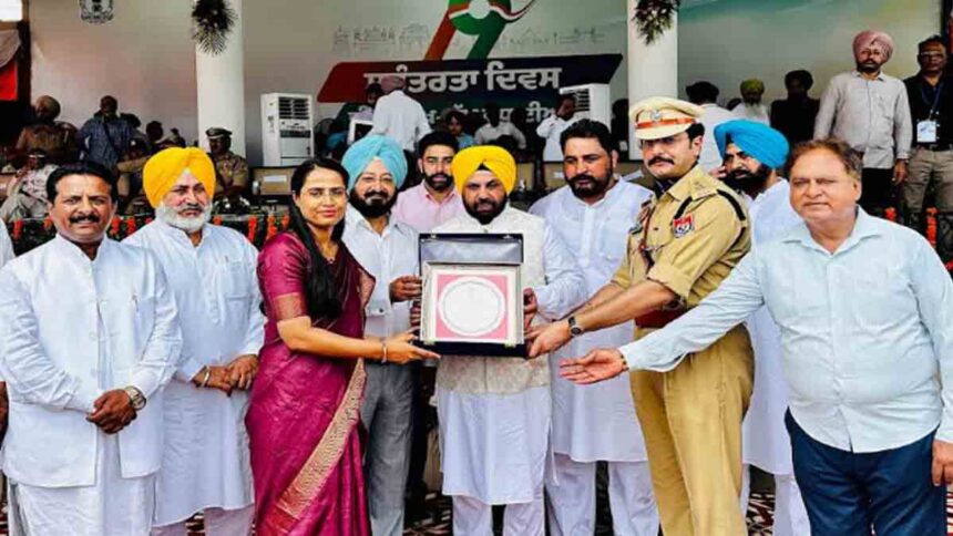 Harbhajan Singh ETO hoisted the Flag in Patiala