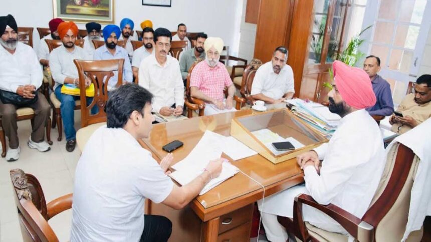 Laljit Singh Bhullar holds meeting with transport unions