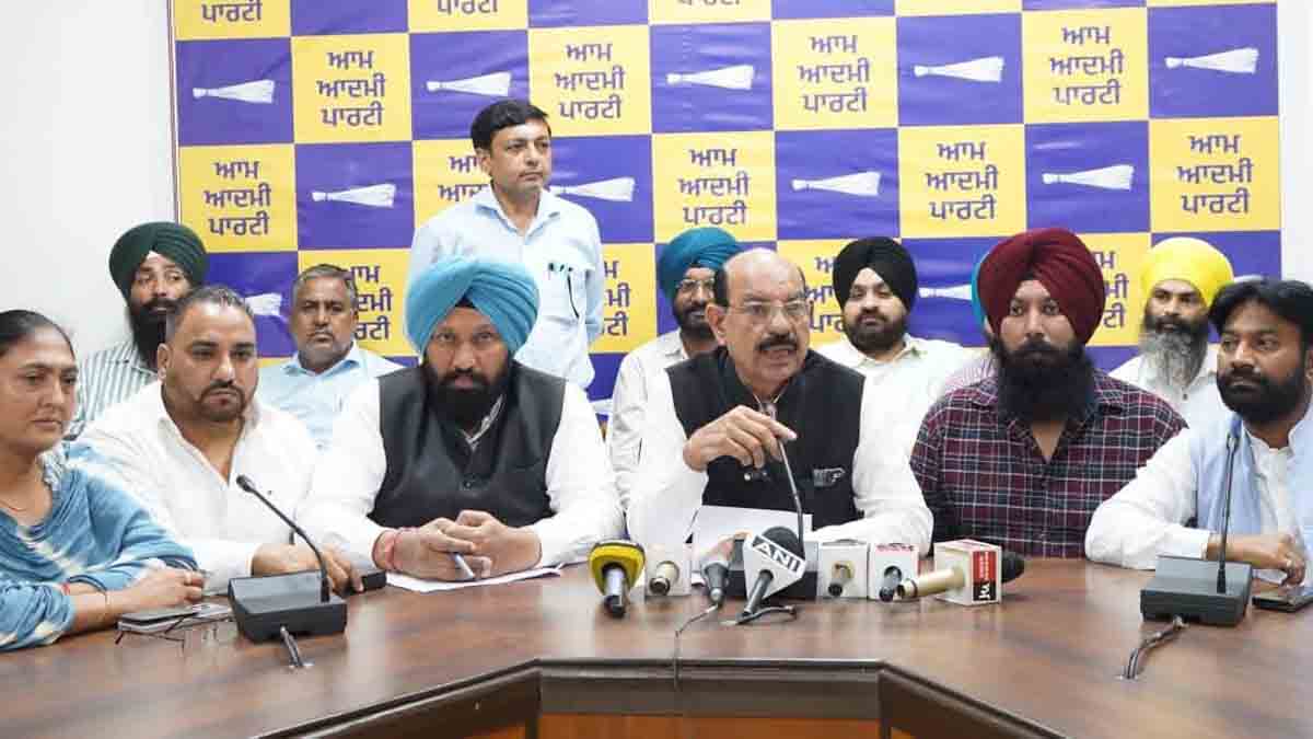 “पहले वोट चोरी, अब राशन चोरी”, भाजपा की दबंगई बर्दाश्त नहीं की जाएगी- मोहिंदर भगत