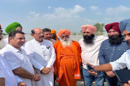 Mohinder Bhagat reached the flood affected area