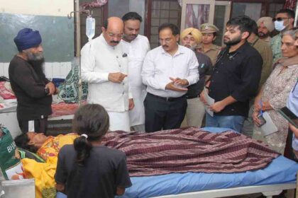 Mohinder Bhagat visited the Civil Hospital