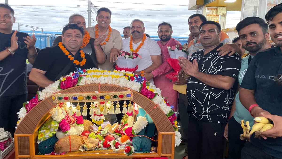 पूर्व सांसद सुशील रिंकू ने शिरडी साईं पालकी यात्रा की ट्रेन को हरी झंडी दिखा कर किया रवाना