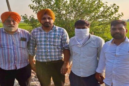 Vigilance Bureau catches clerk red handed while taking bribe