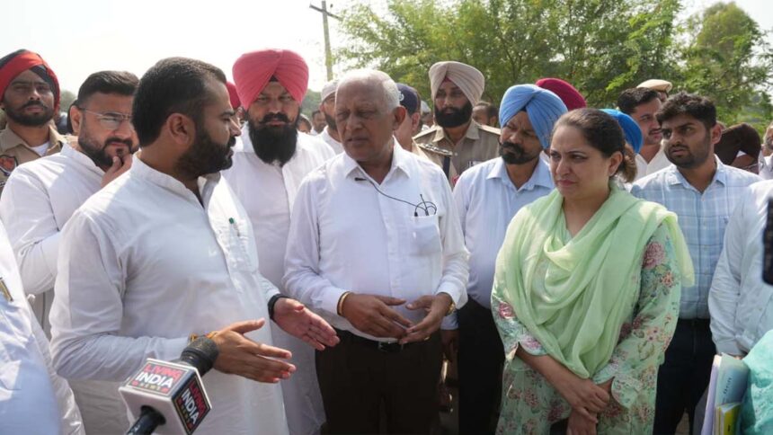 Punjab News: कैबिनेट मंत्री बरिंदर कुमार गोयल और तरुनप्रीत सिंह सौंद द्वारा ज़िला फाजिल्का के सरहदी गांवों का दौरा