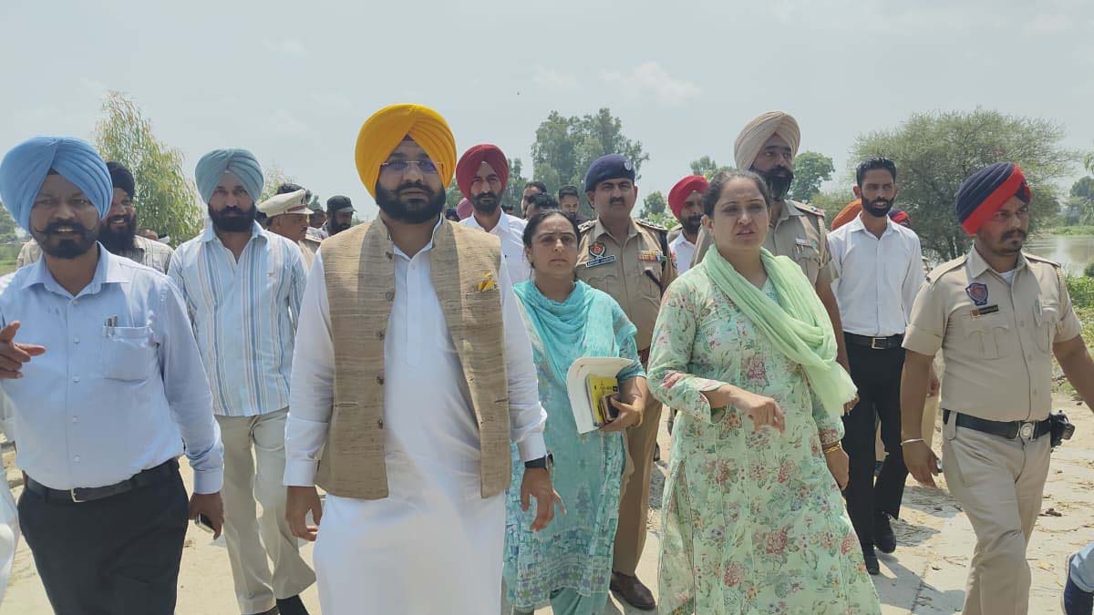 Punjab News: कैबिनेट मंत्री बरिंदर कुमार गोयल और तरुनप्रीत सिंह सौंद द्वारा ज़िला फाजिल्का के सरहदी गांवों का दौरा