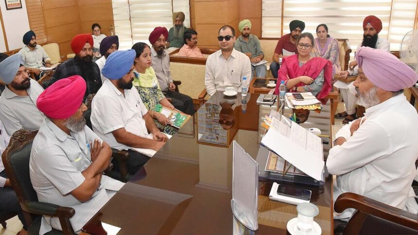 हरपाल चीमा ने कर्मचारी यूनियनों से उनके मुद्दों के समाधान के लिए की बैठकें