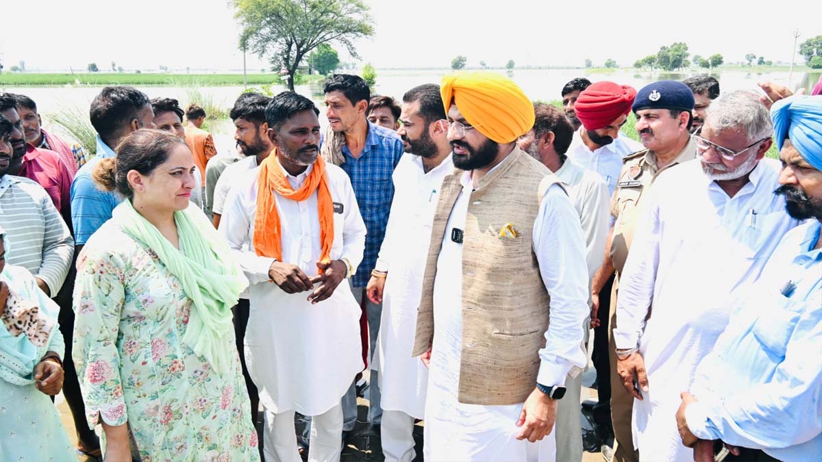Punjab News: कैबिनेट मंत्री बरिंदर कुमार गोयल और तरुनप्रीत सिंह सौंद द्वारा ज़िला फाजिल्का के सरहदी गांवों का दौरा