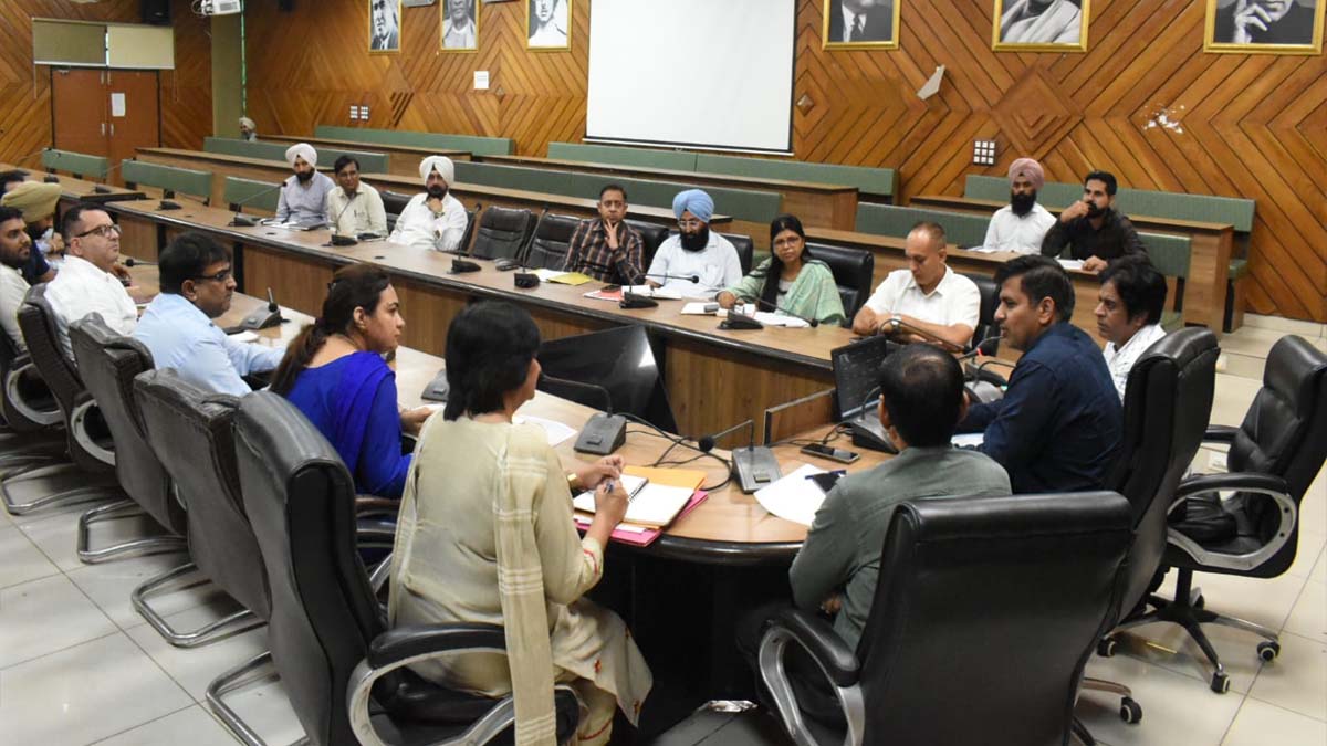 डिप्टी कमिश्नर ने की उच्चस्तरीय बैठक