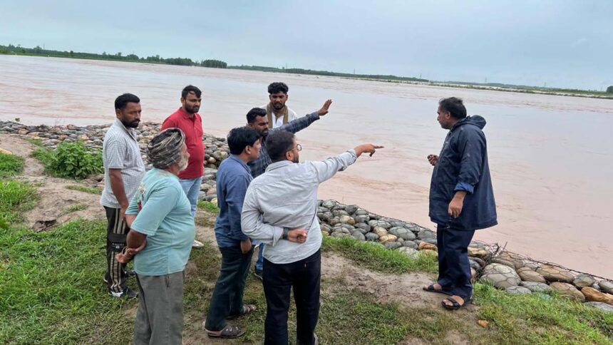 सतलुज दरिया से लगते बाढ़ संभावित क्षेत्रों पर जालंधर प्रशासन की कड़ी नज़र