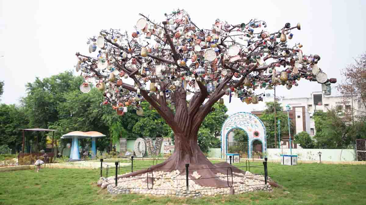 योगी सरकार का दुनिया का पहला सिरेमिक वेस्ट से बना 'अनोखी दुनिया' पार्क डिज्नी वर्ल्ड और जुरासिक पार्क को देगा मात